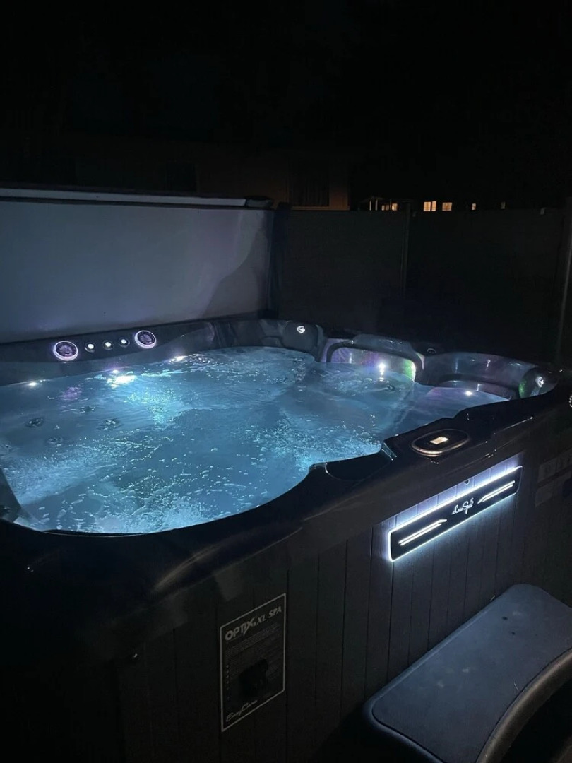 2 bed Caravan With Hot Tub Located in Percy Wood