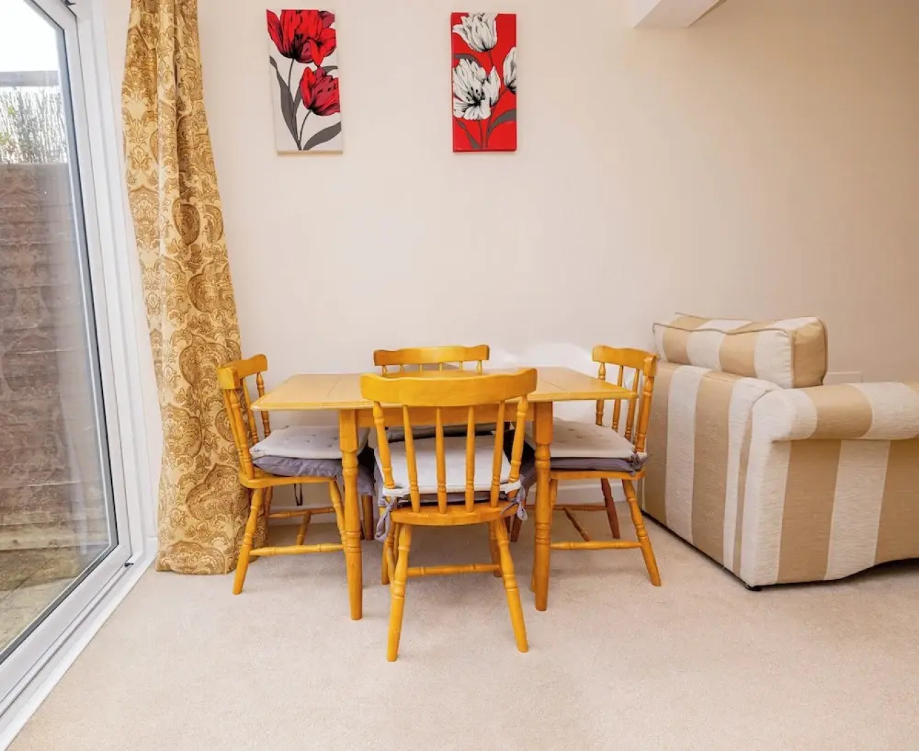 3 Bed - Sleeps 4 - Free Parking - Private Garden