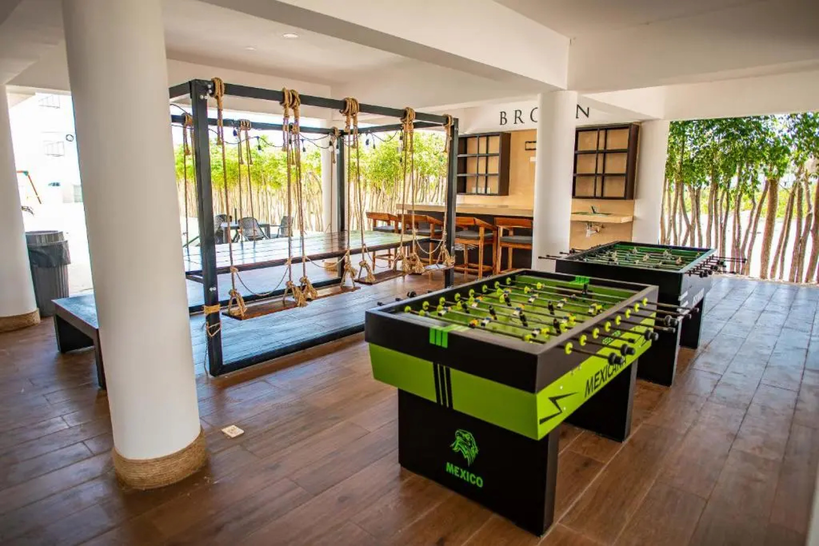 BEACHFRONT 3BR Penthouse, Private Jacuzzi, Private Rooftop, Gym, Kids'Club