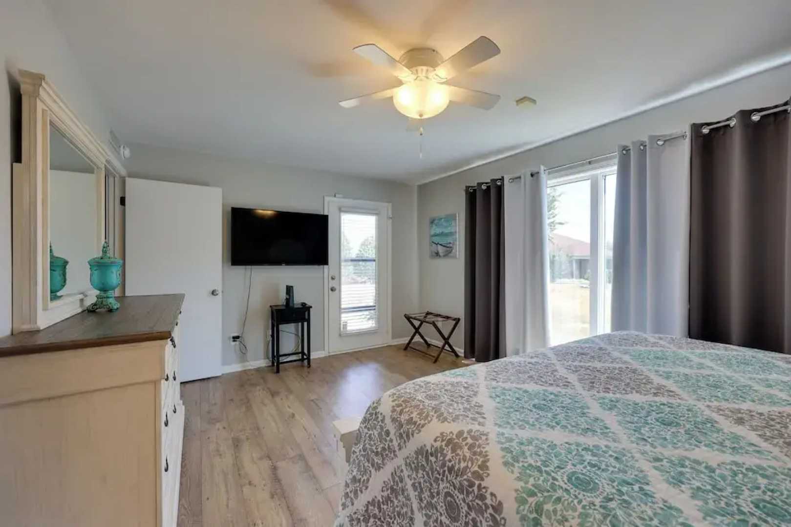 Pool & Lake Hamilton Access: Hot Springs Condo!