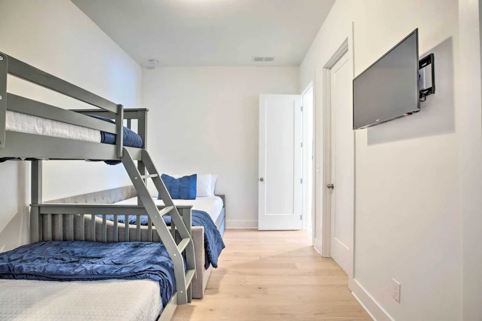 Lake Arrowhead Villa w/ Community Amenities!