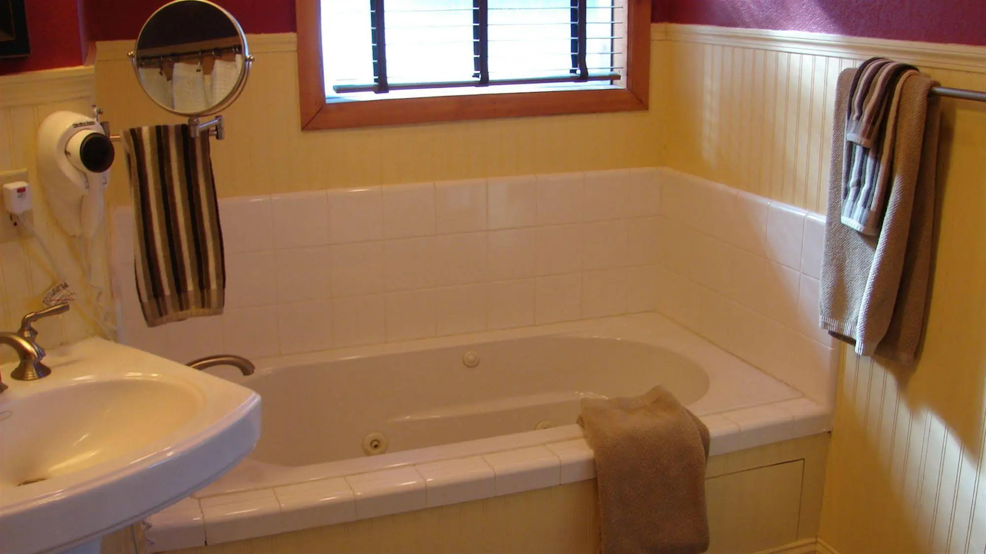 Elliott House Boutique Inn