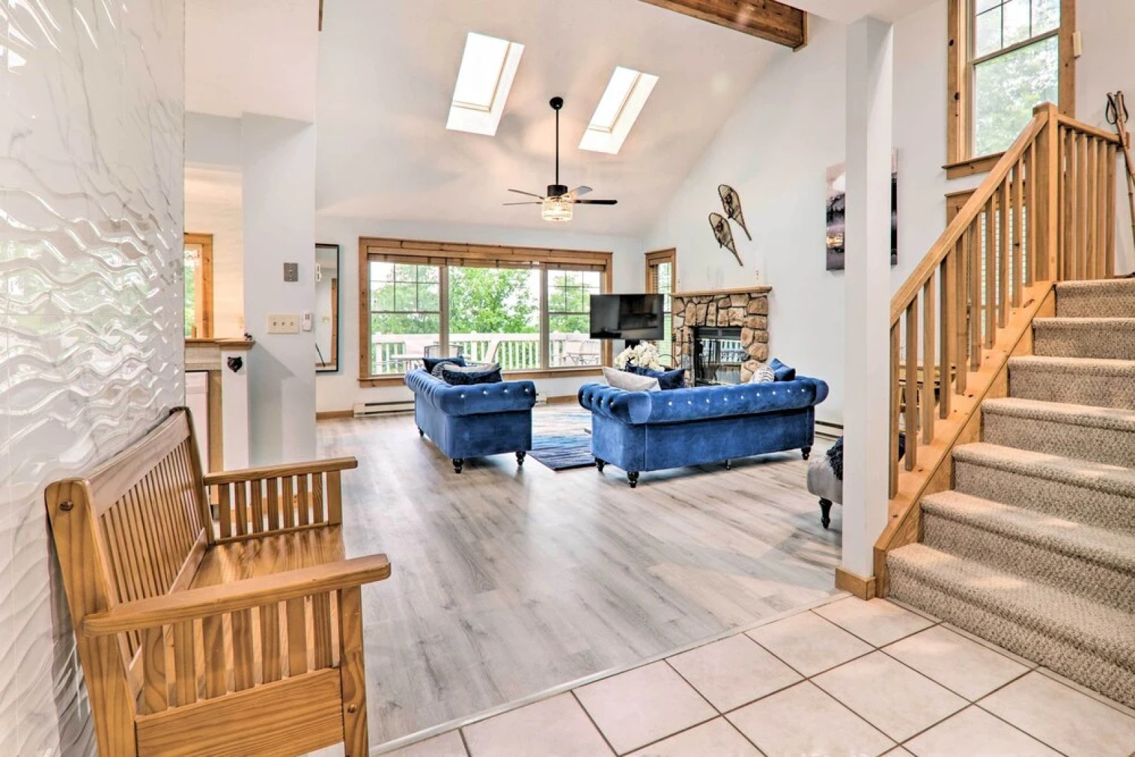 Modern Camelback Mountain Home: 1/2 Mi to Skiing!