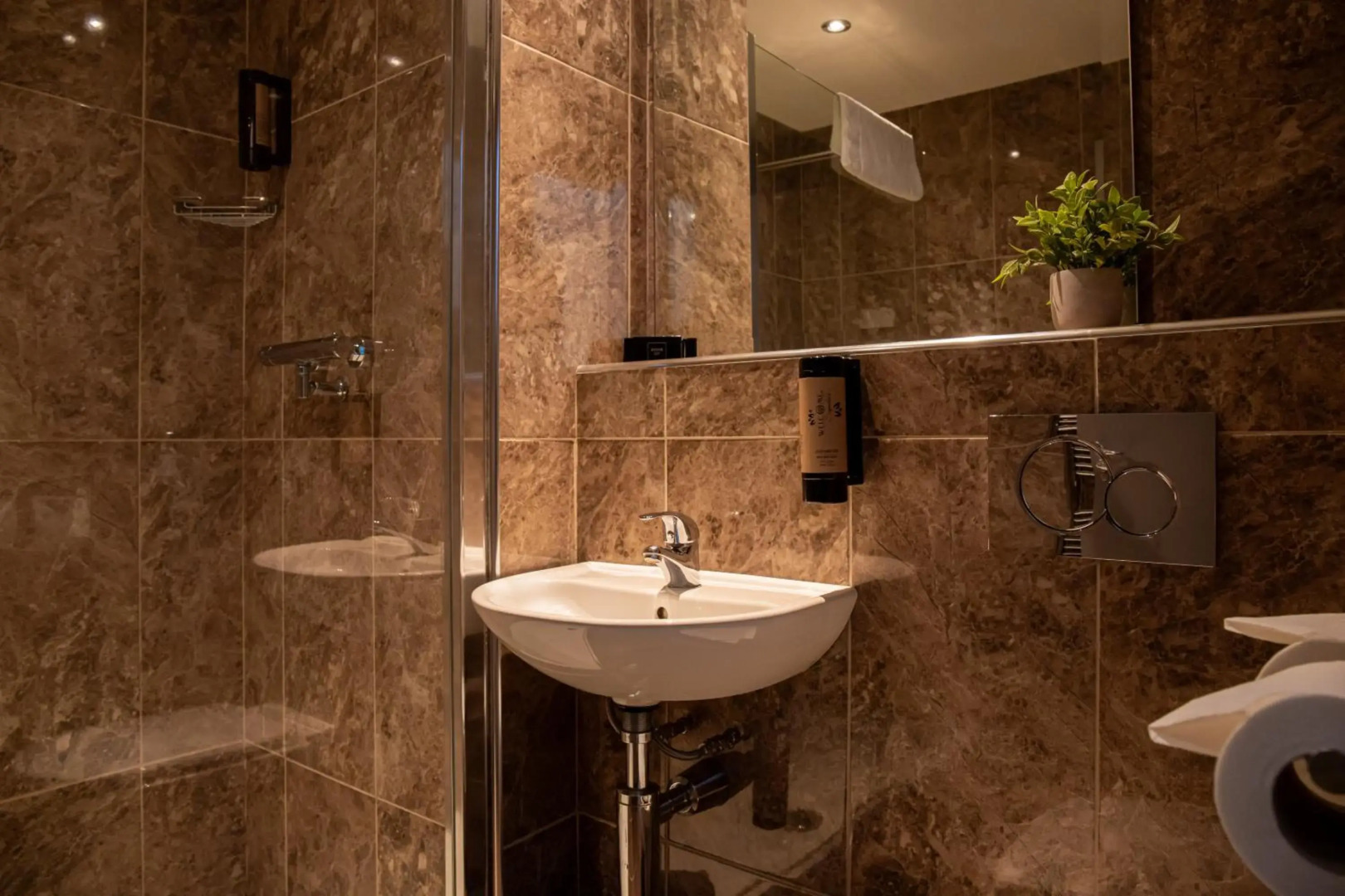 The Enniskillen Hotel and Motel