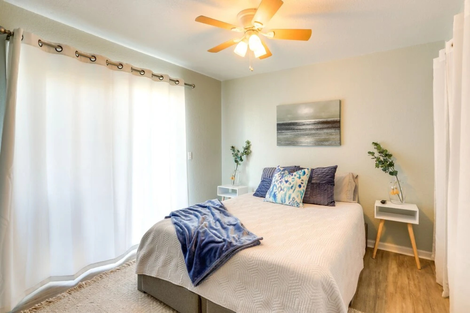 Charming Condo on Lake Erie w/ Community Pool