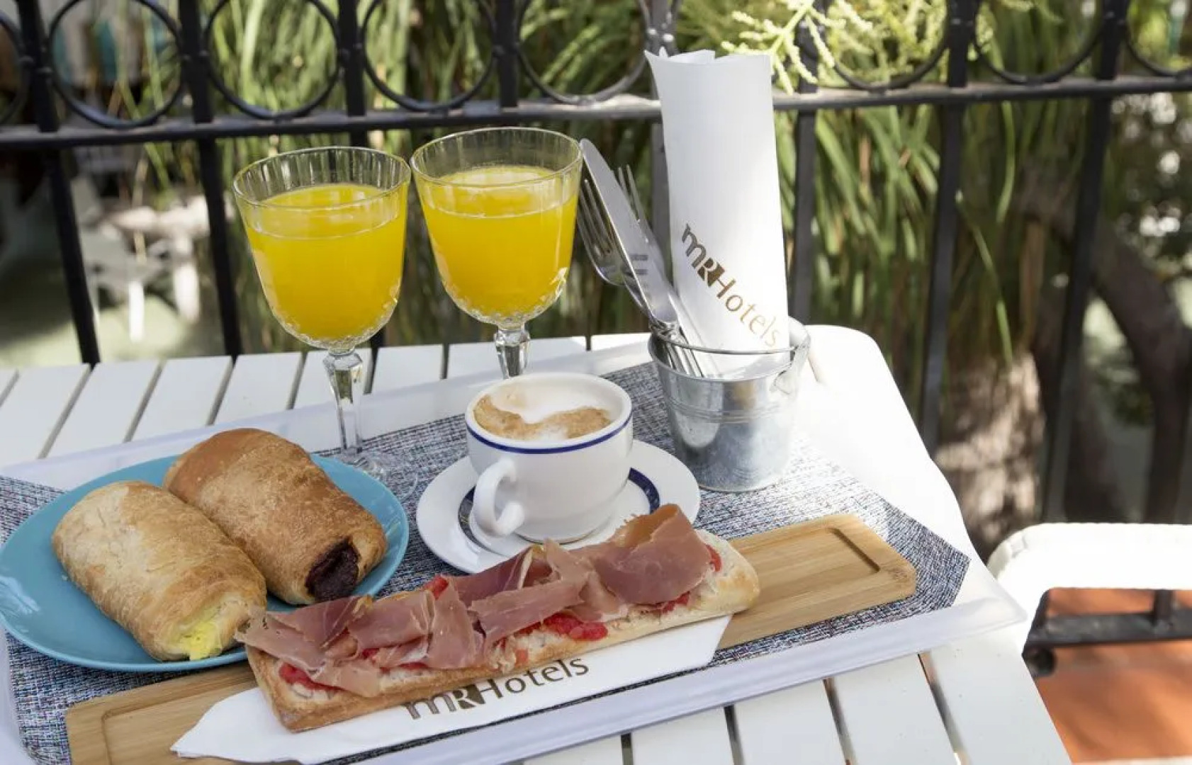 Apartamentos La Racona