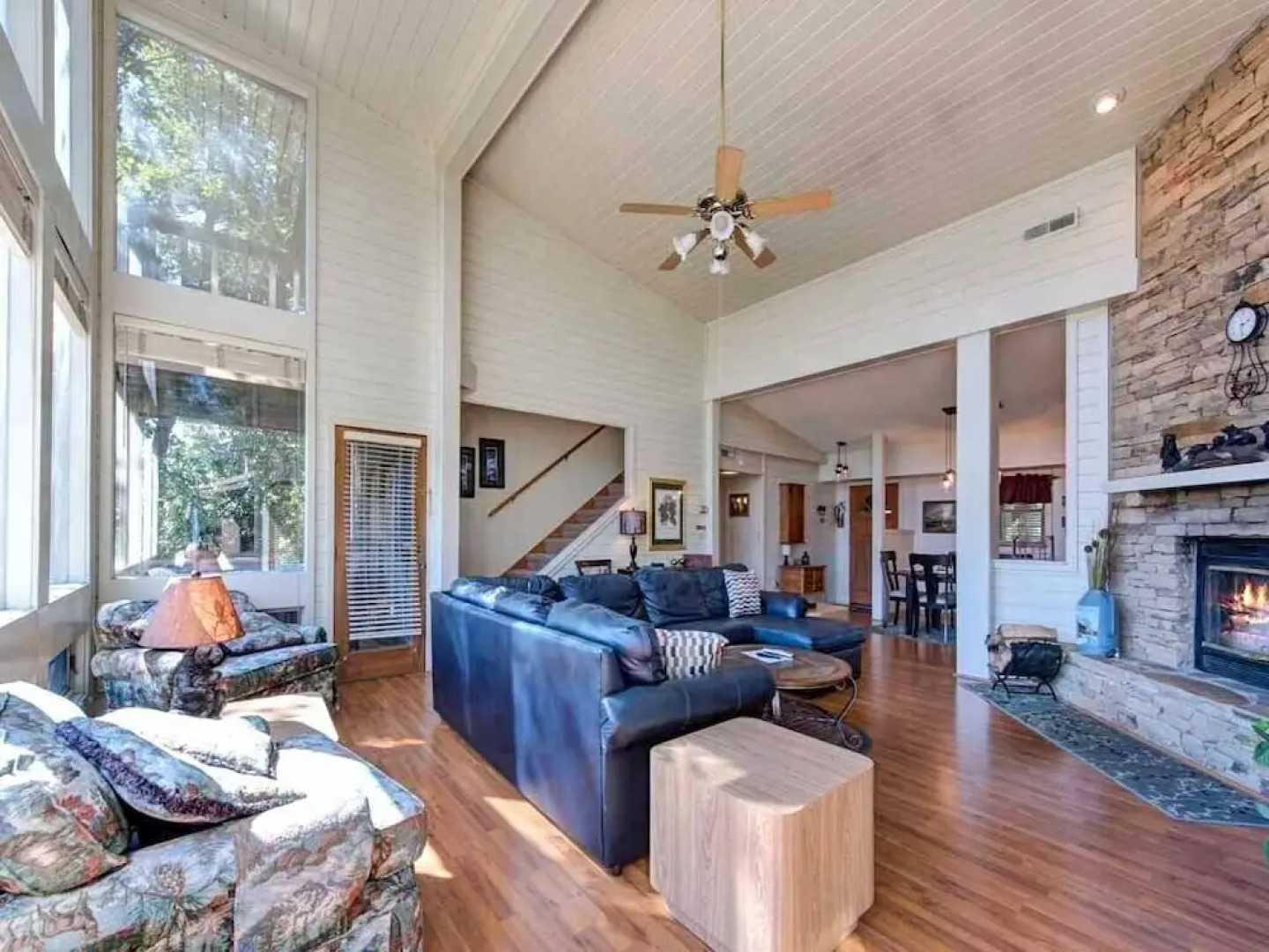 Woodshed 2 Bedroom Home with Mountain View