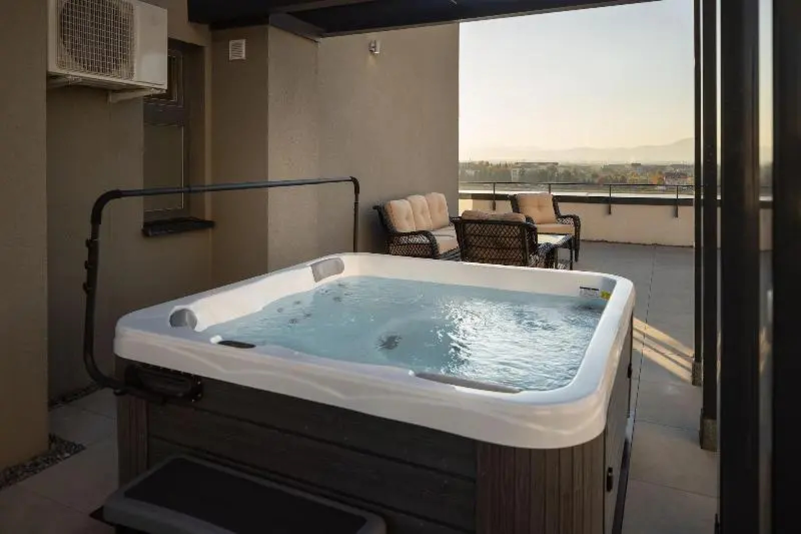Kanopian Penthouse Hotel