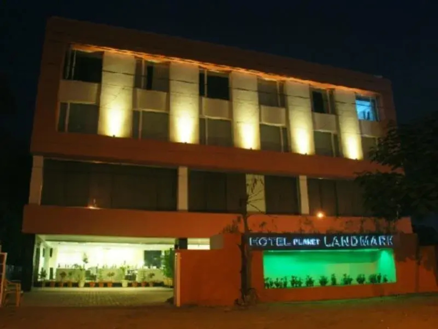 Hotel Planet Landmark