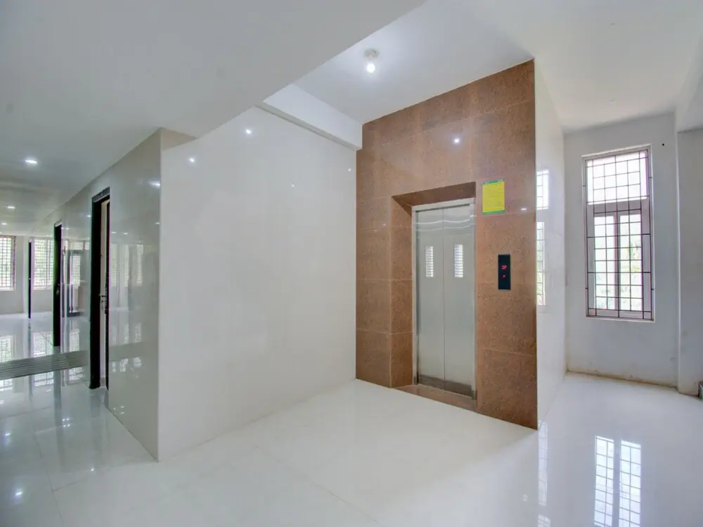 OYO 30435 Mahalashmi Park Hotel