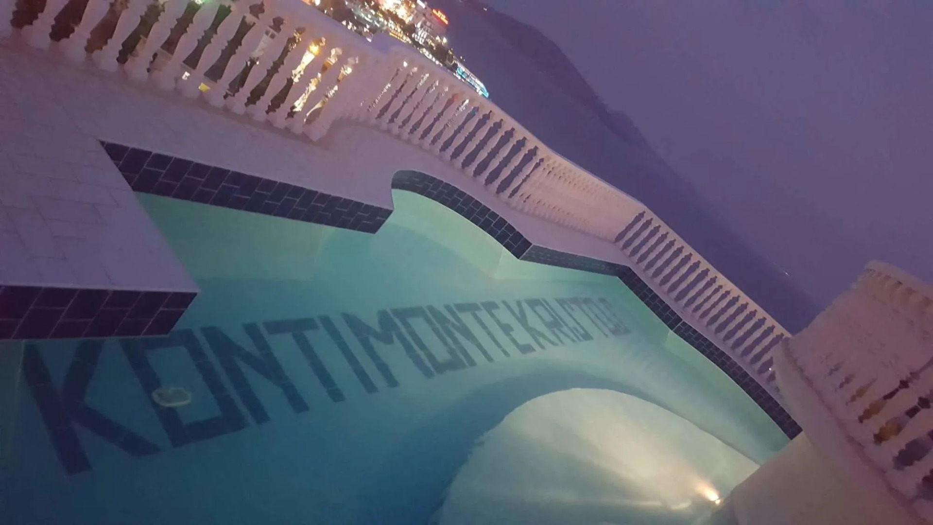 Monte Cristo Hotel with Rooftop Pool