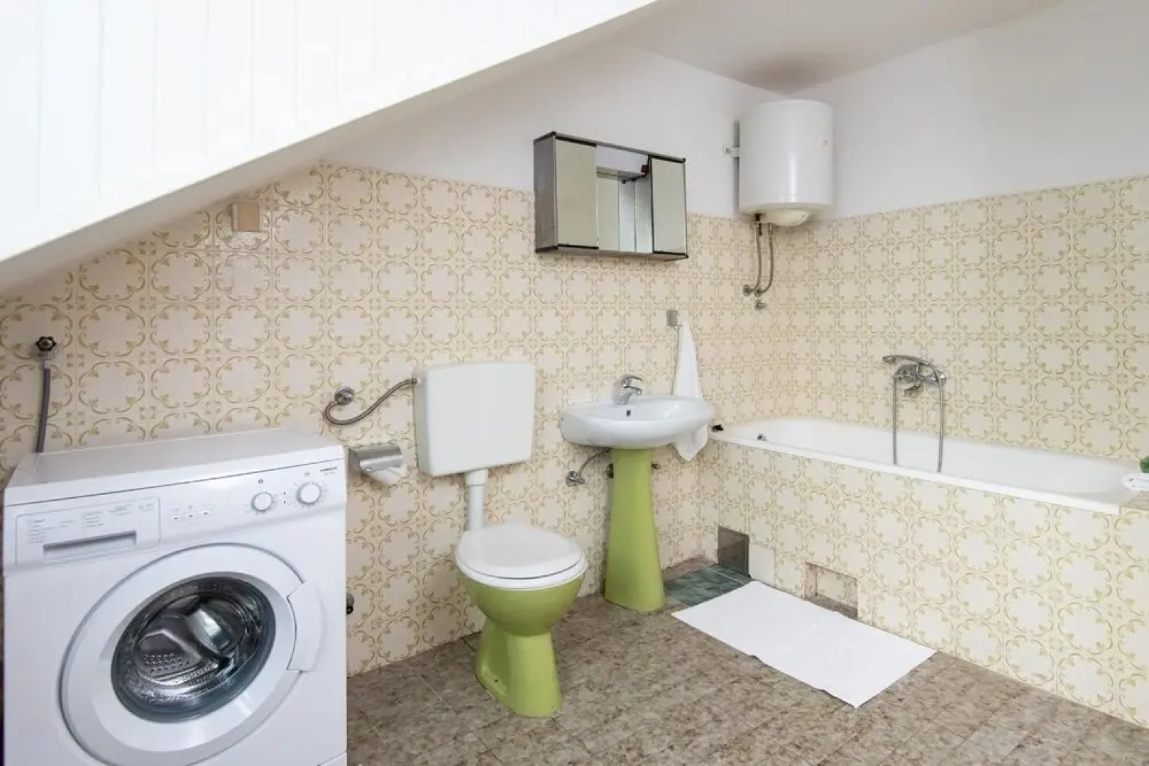 Anita - With Pool - H