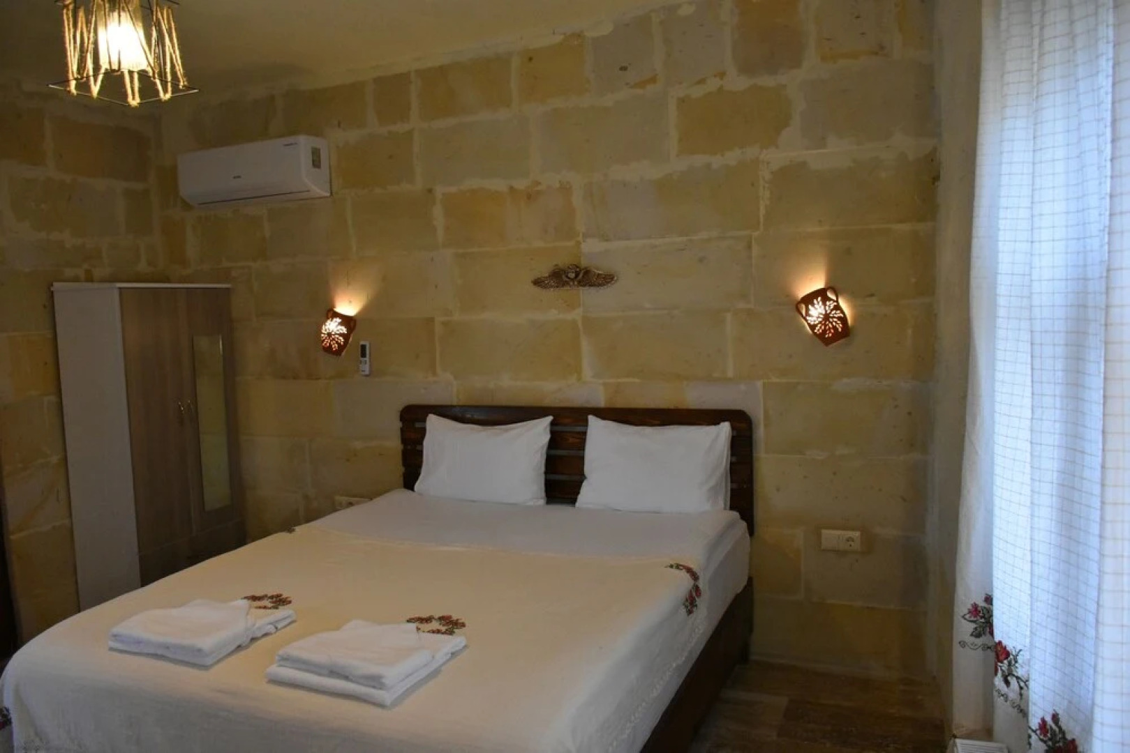 Glamada Cave Suites