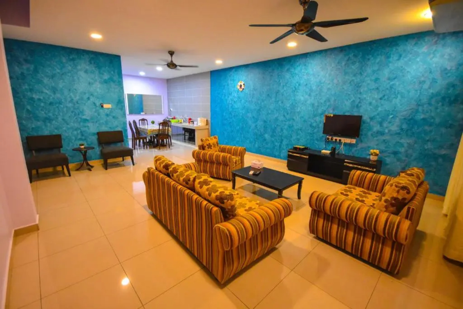 275 Sitiawan Homestay