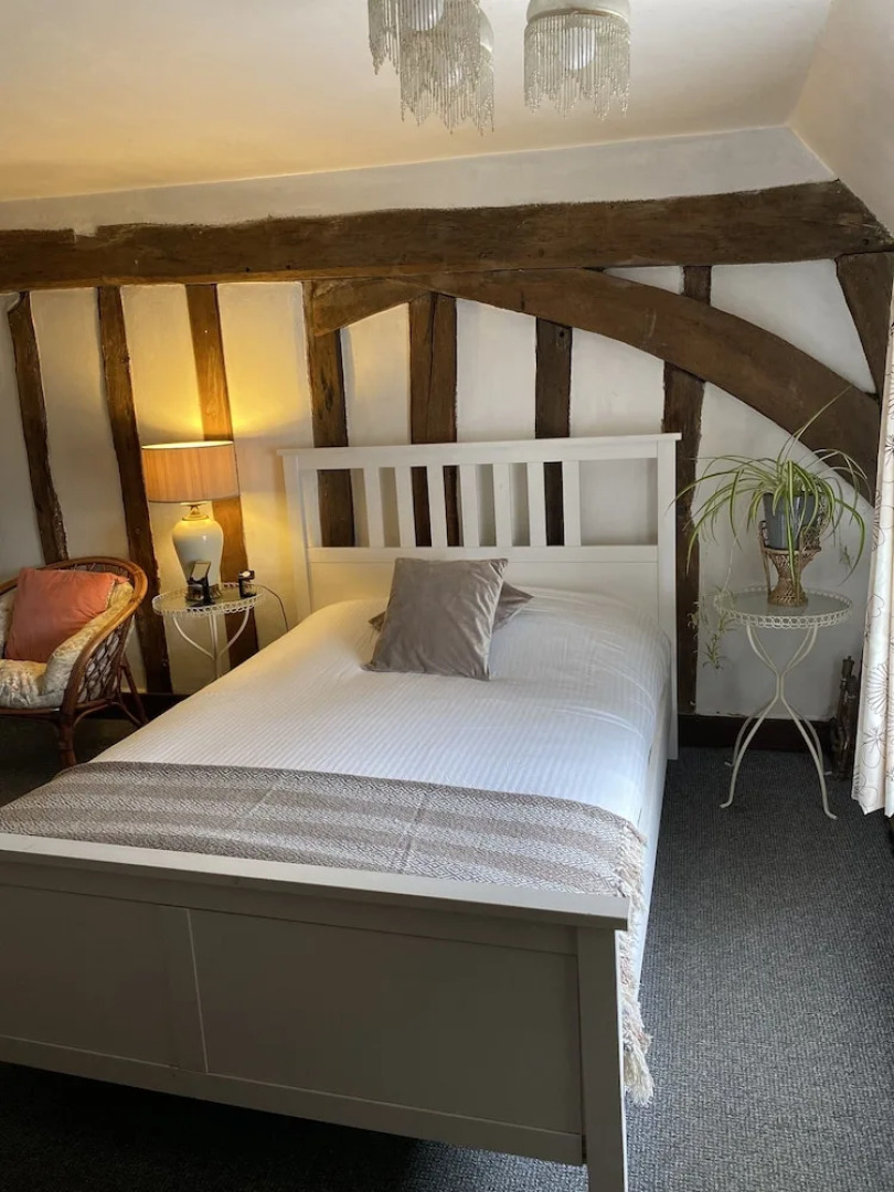 Captivating 1-bed Apartment in Newmarket