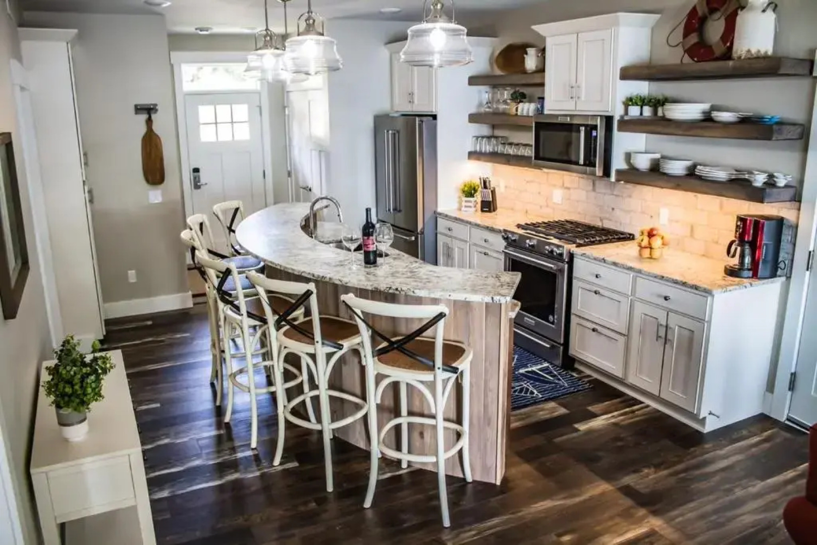 Quarterdeck Resort & Restaurant