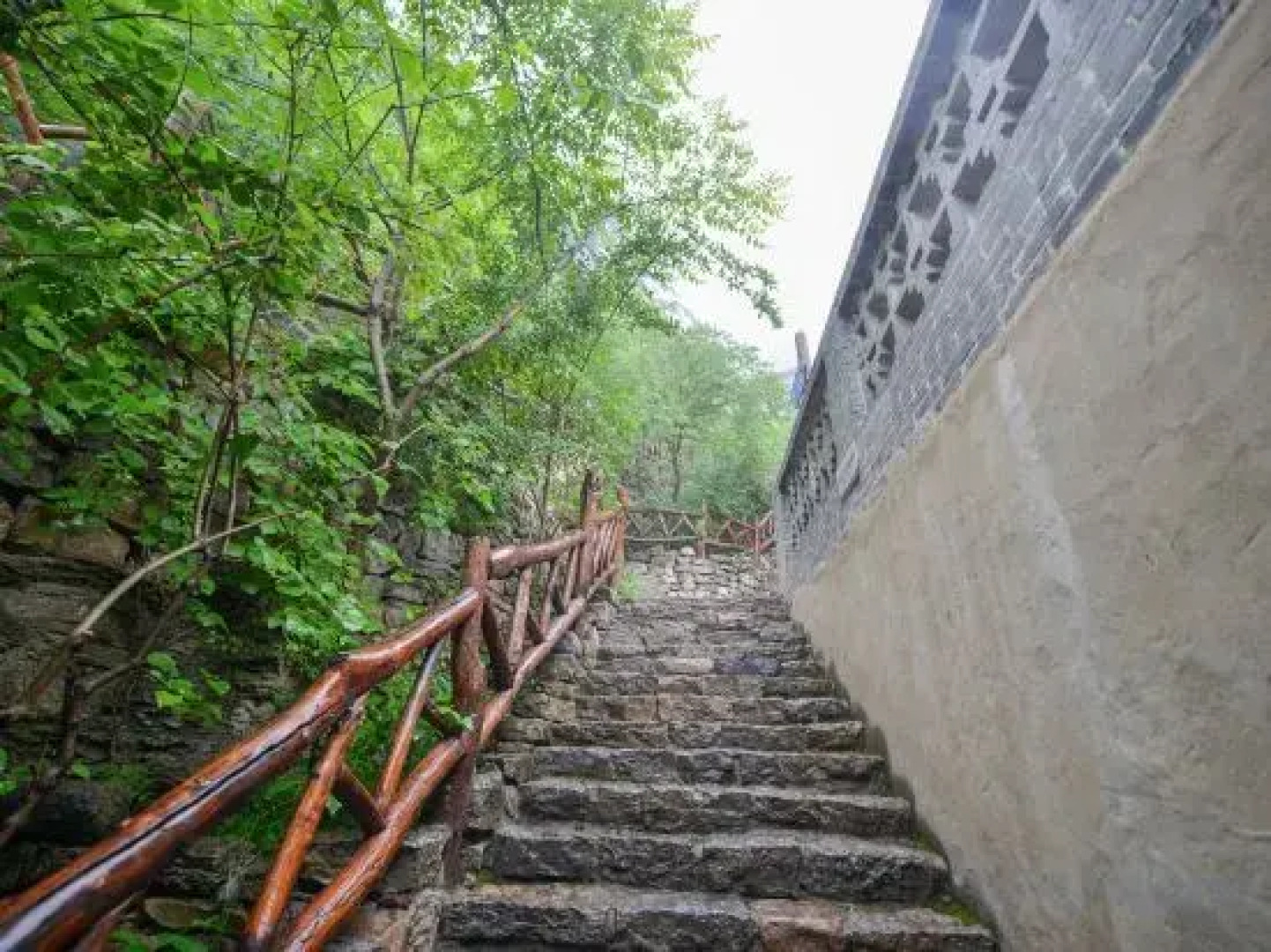 Mount Yunqiu Yaodong Courtyard