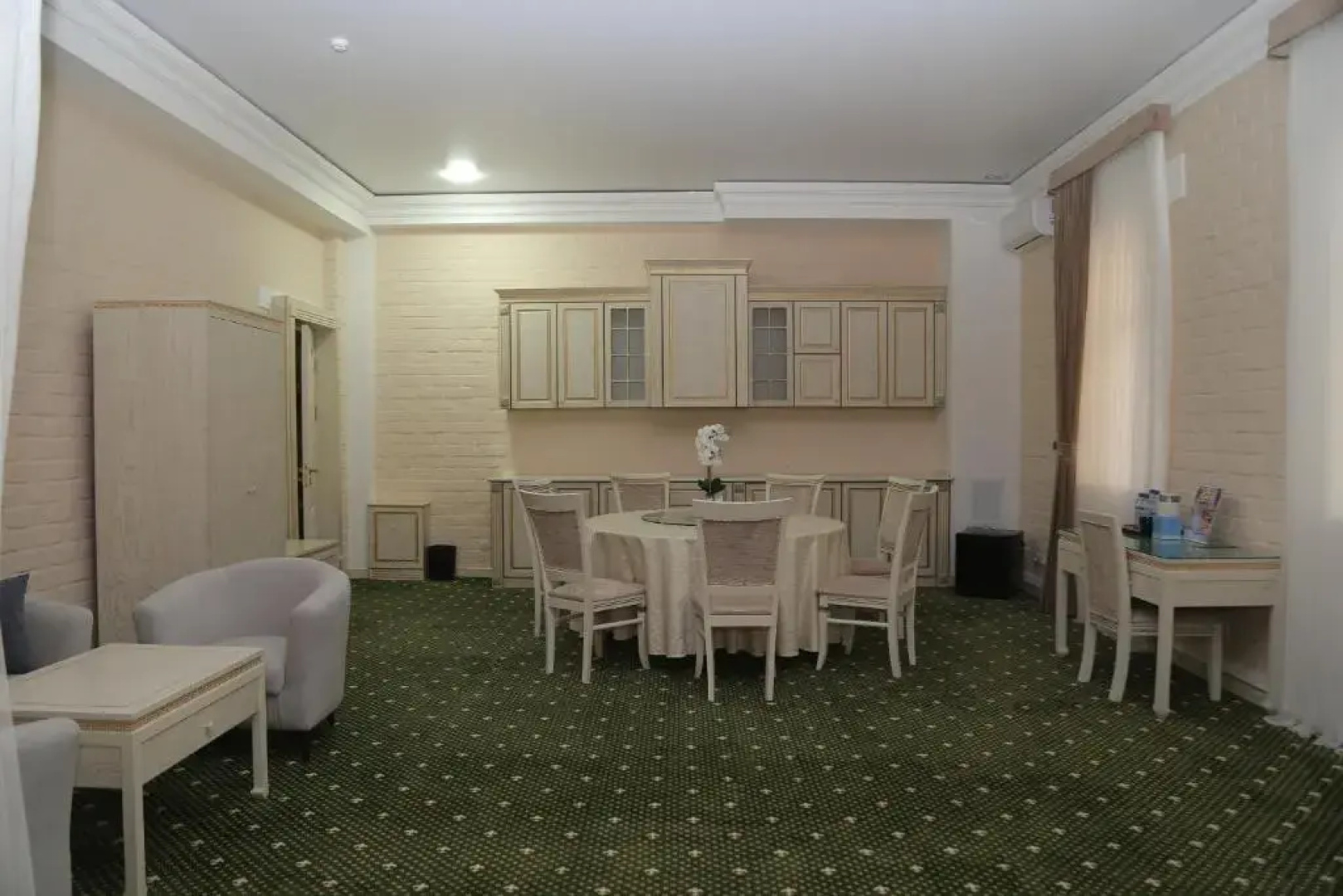 Bek Plus Hotel