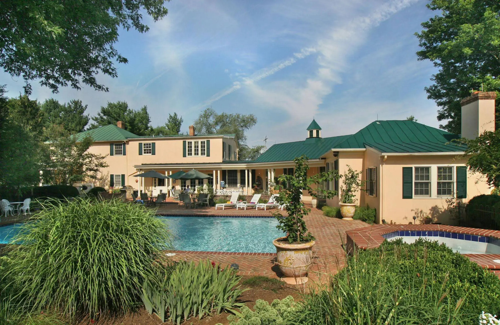 L'Auberge Provencale Inn & Restaurant