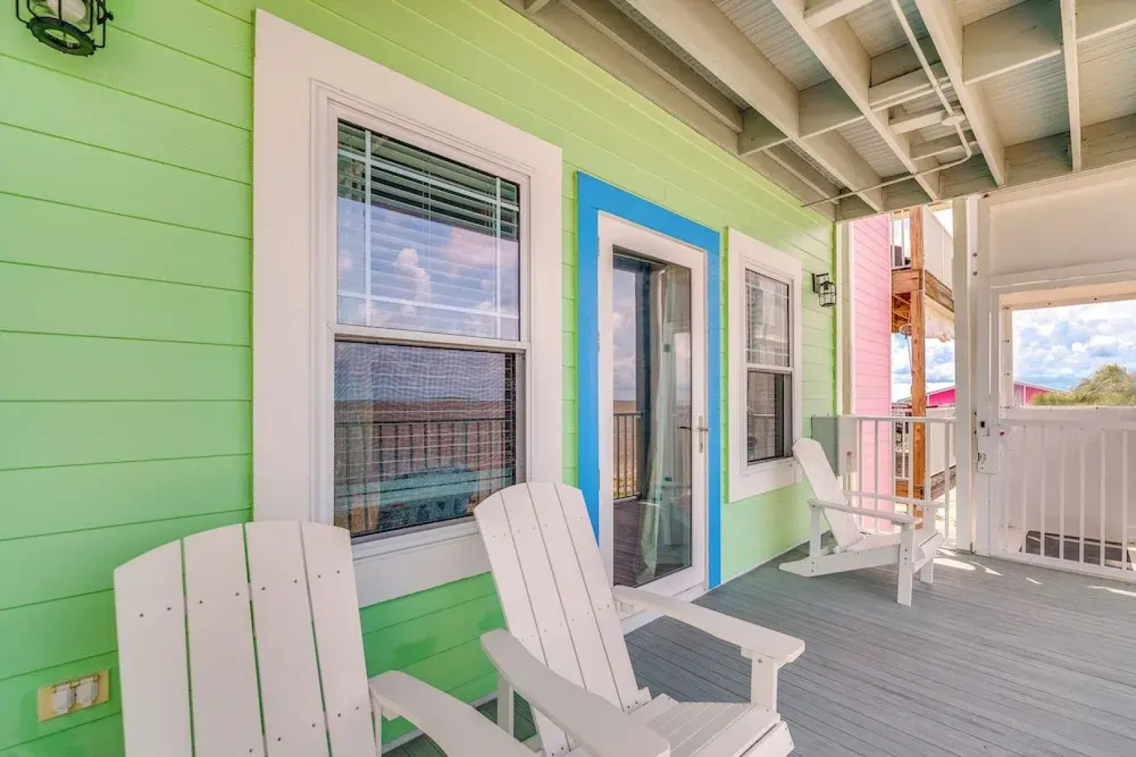 Steps to Beach: Waterfront Cedar Key Home!