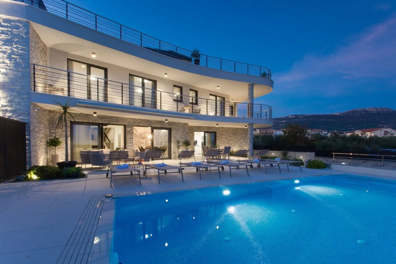 Luxury Beachfront Villa Sea Queen