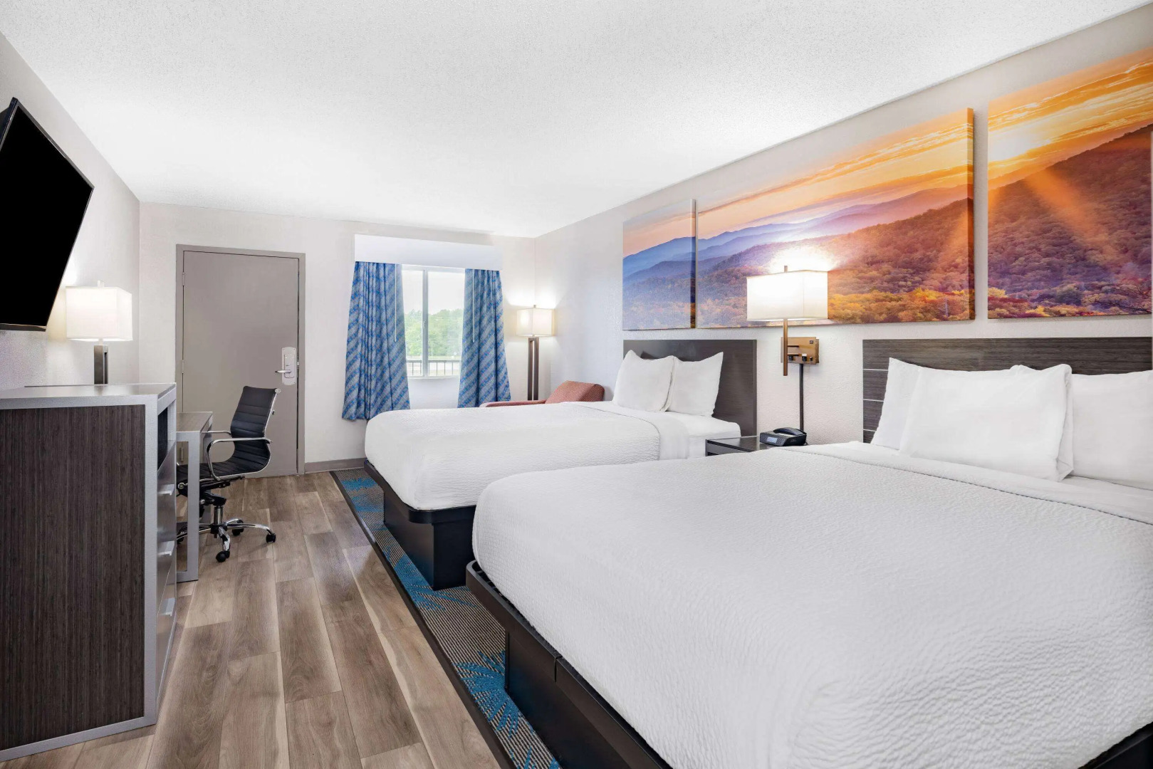 Days Inn by Wyndham Hamilton