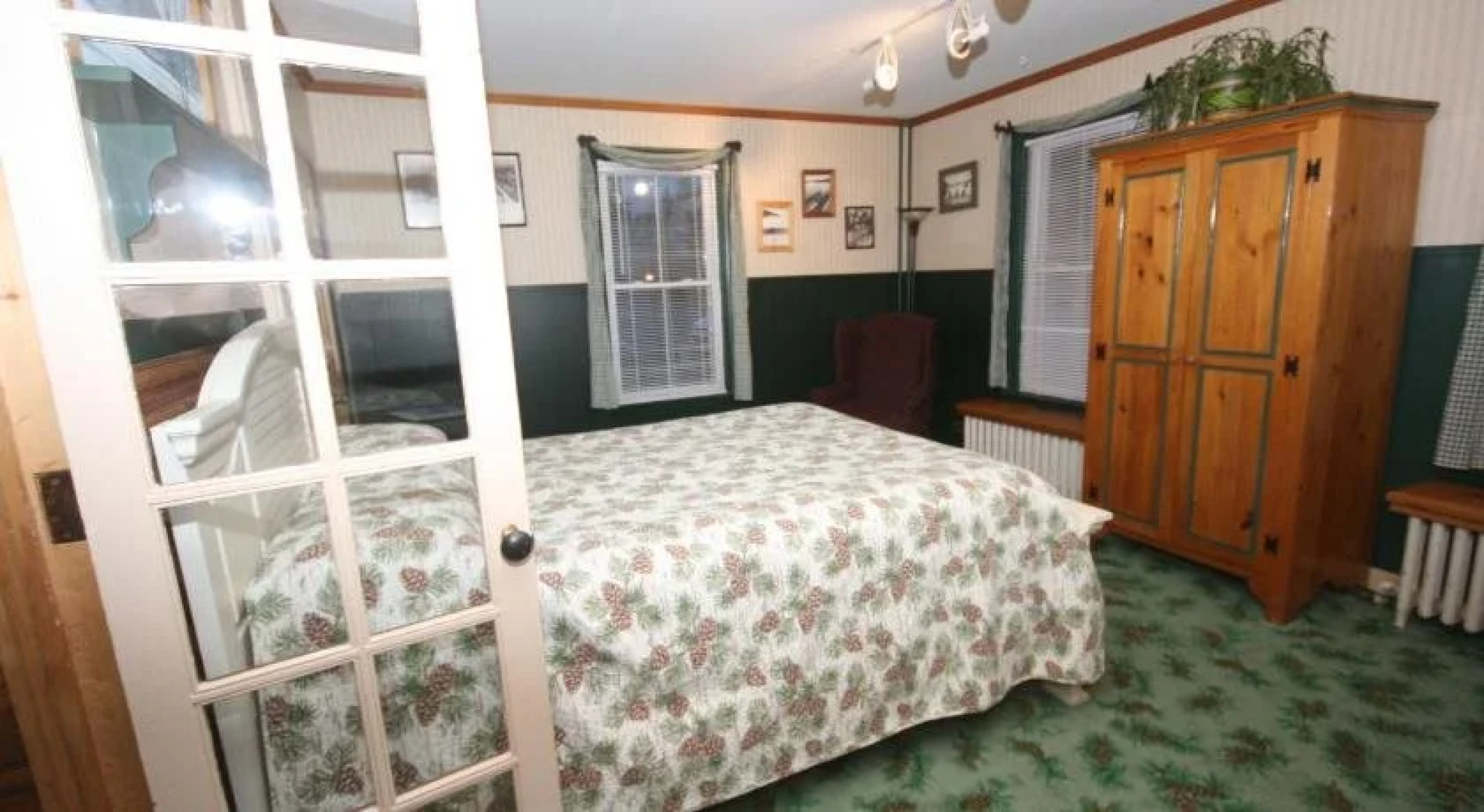 Spruce Lodge Bed & Breakfast & Guest Cottage