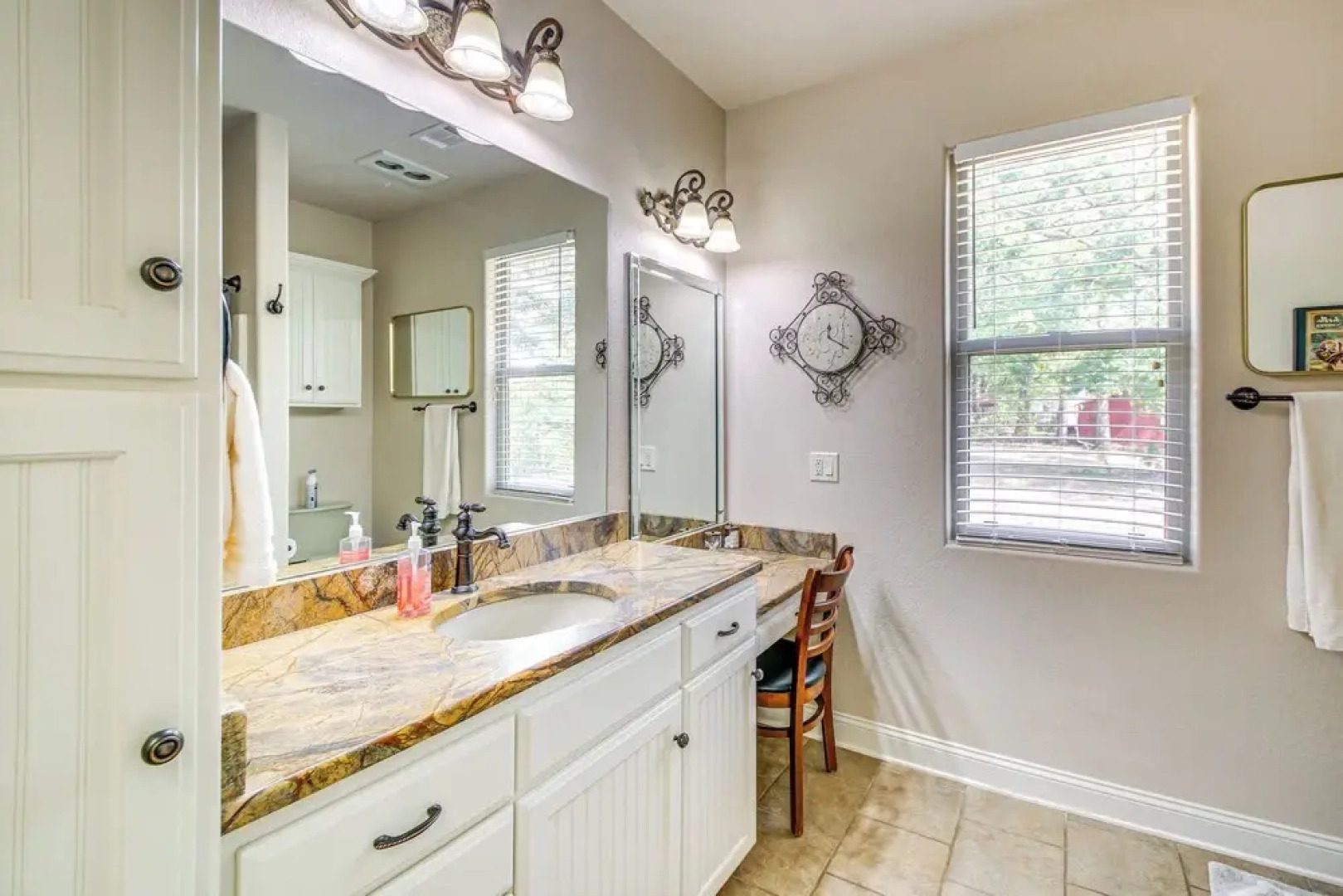 < 5 Mi to Lake Desoto: Grand Hot Springs Home