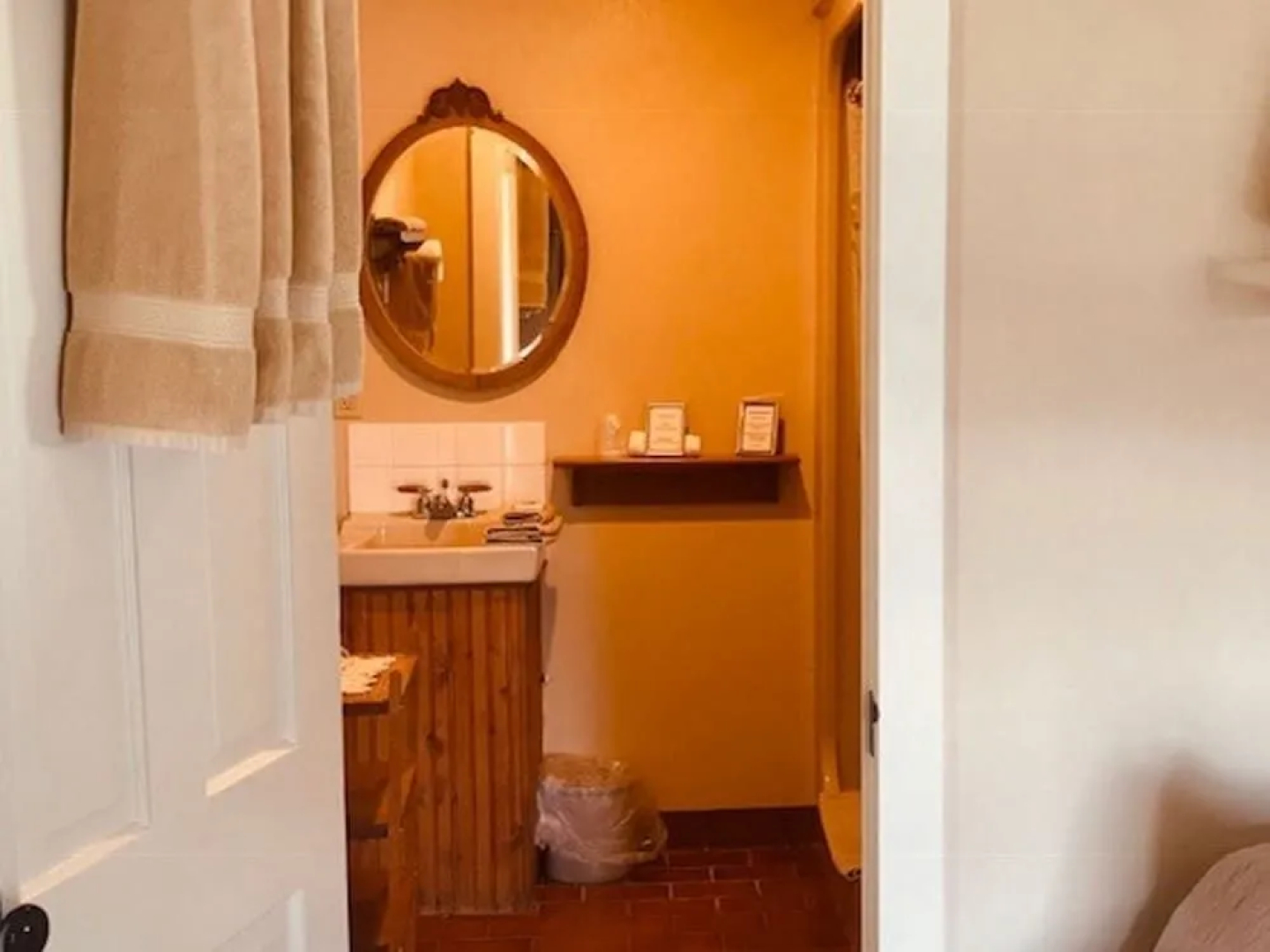 The Stagecoach Inn Bed & Breakfast and Five20 Social Stop