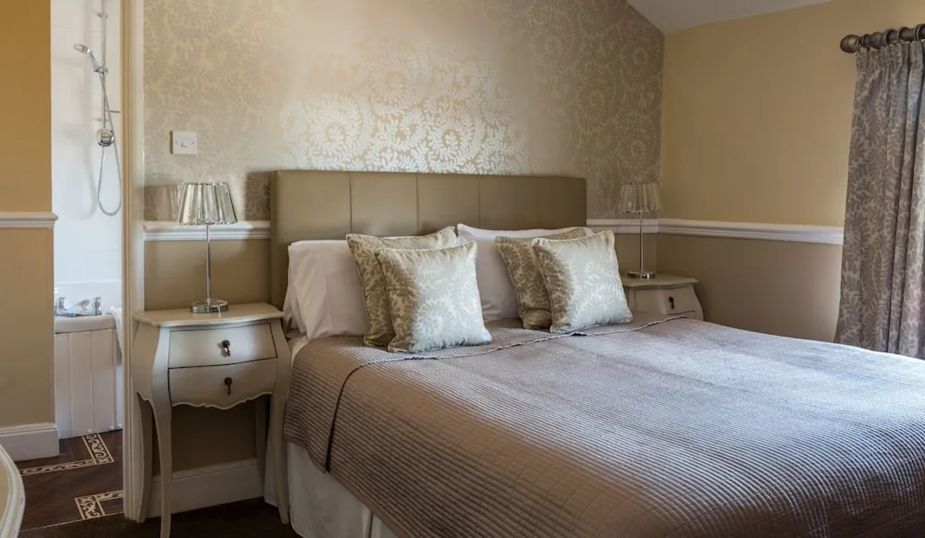 The Lake Isle Hotel & Restaurant