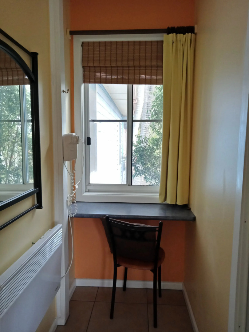 Ozzie Pozzie Backpackers