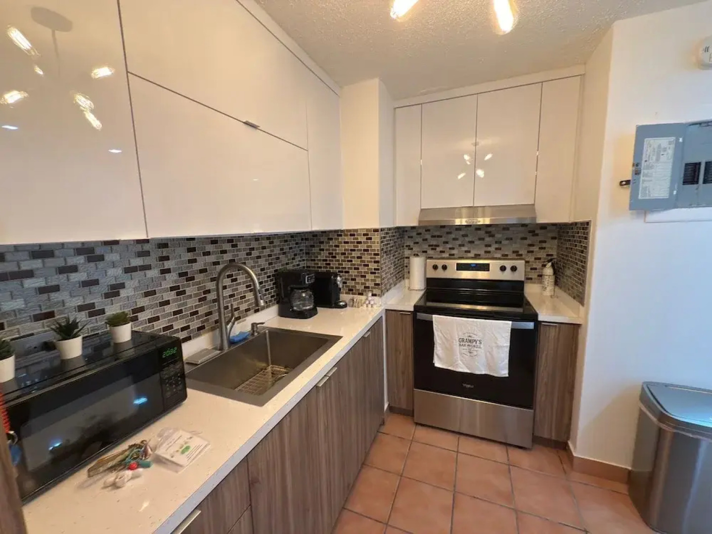 3 Bed 1 Bath 1 Park Plaza Universidad