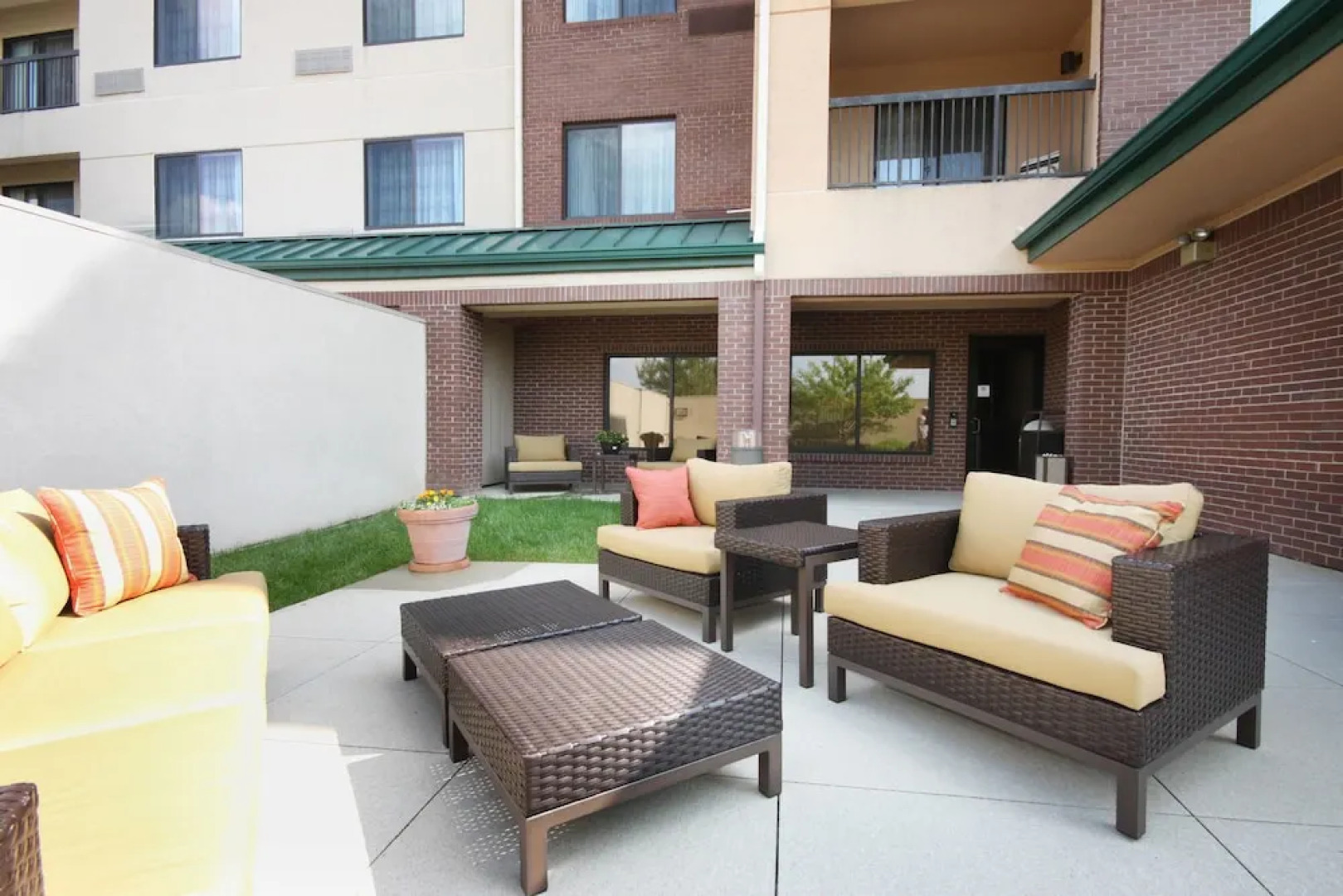 Courtyard Chicago Bloomingdale