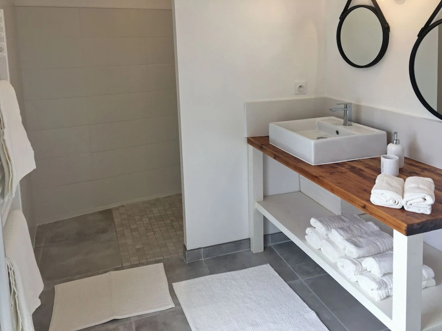 Cozy Holiday Home in Santec With Private Garden