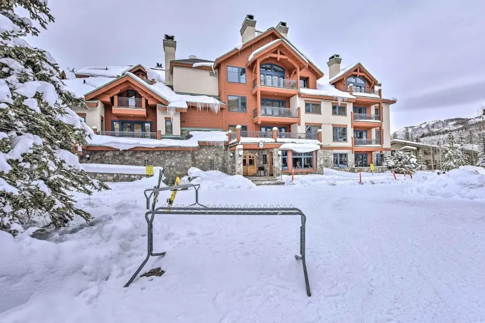 Ski-in/ Out Solitude Ski Village Condo w/ Hot Tub