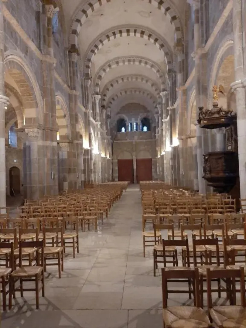 Appartement 48m2 pour 6 personnes au centre ville historique avec parking gratuit et une borne de recharge pour voiture à 10 metres