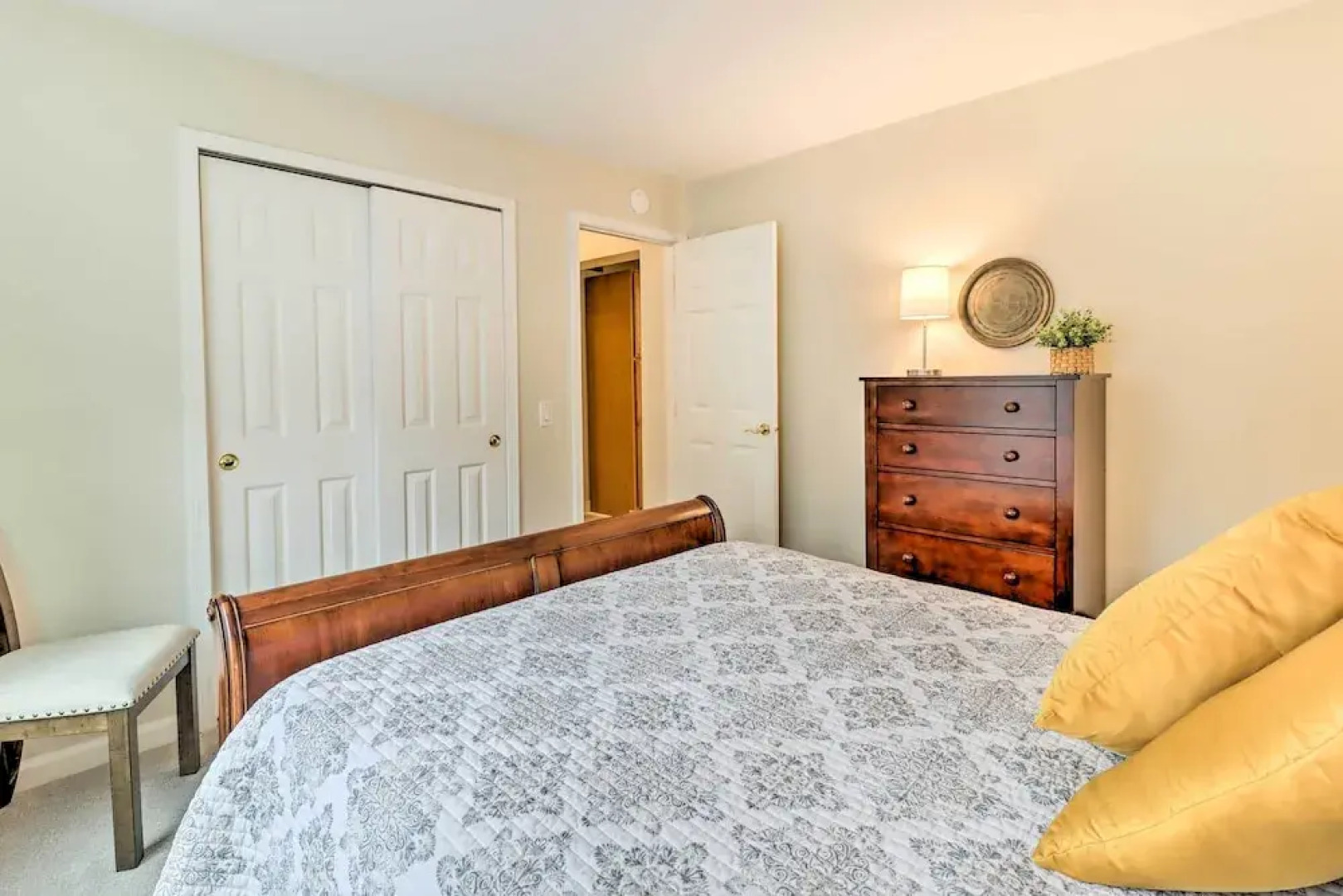 Blakeslee Home w/ Private Hot Tub, 5 Mi to Skiing!