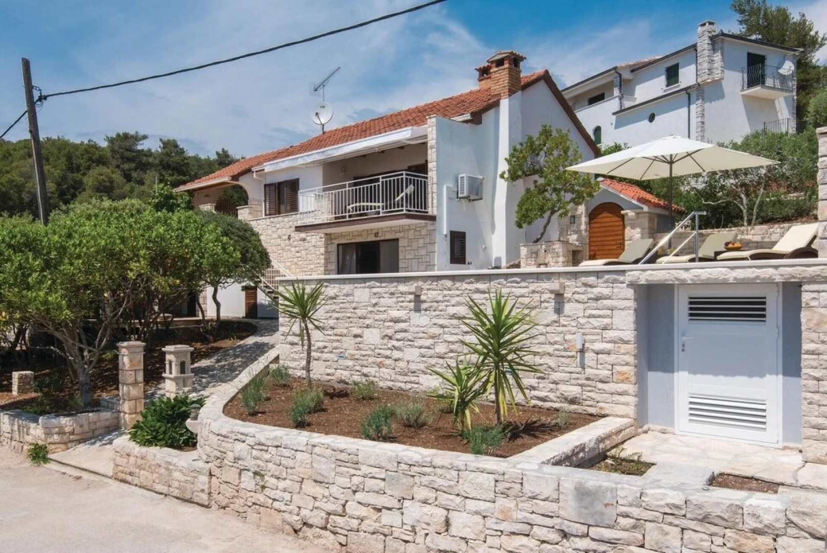 Awesome Home in Nova With Wifi and 4 Bedrooms