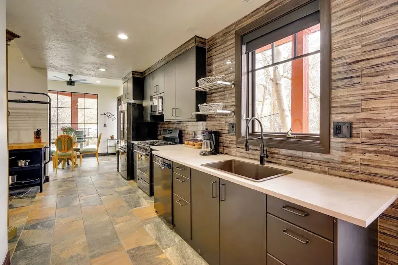 15 Mi to Slc: Riverwalk Suite w/ Mtn Views