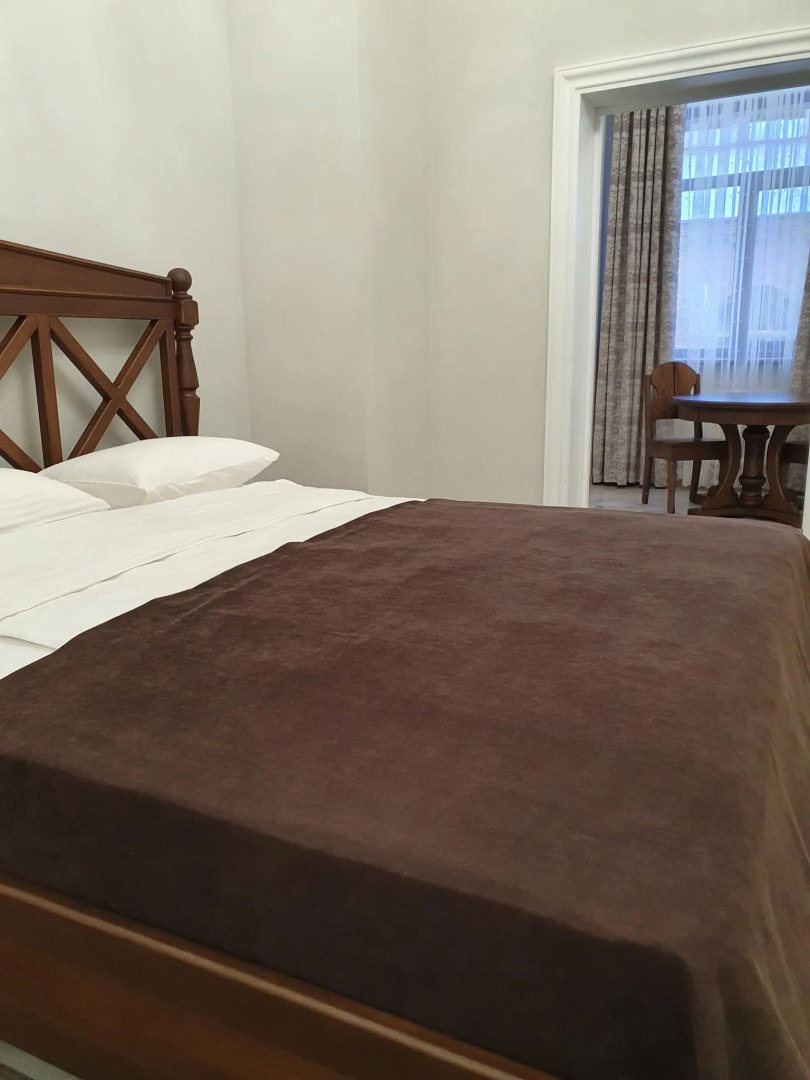 Anna and King  (on Zheleznodorozhnoy)