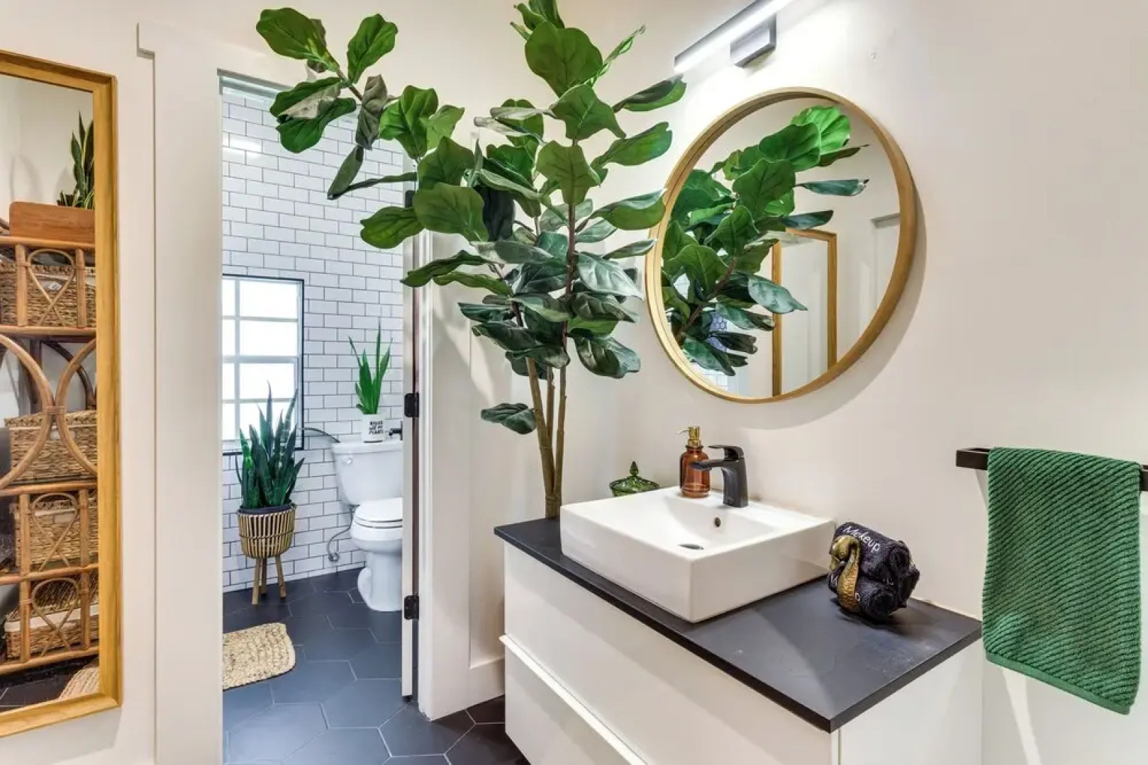 Fire Pit & Yard: Updated Winter Garden Home!