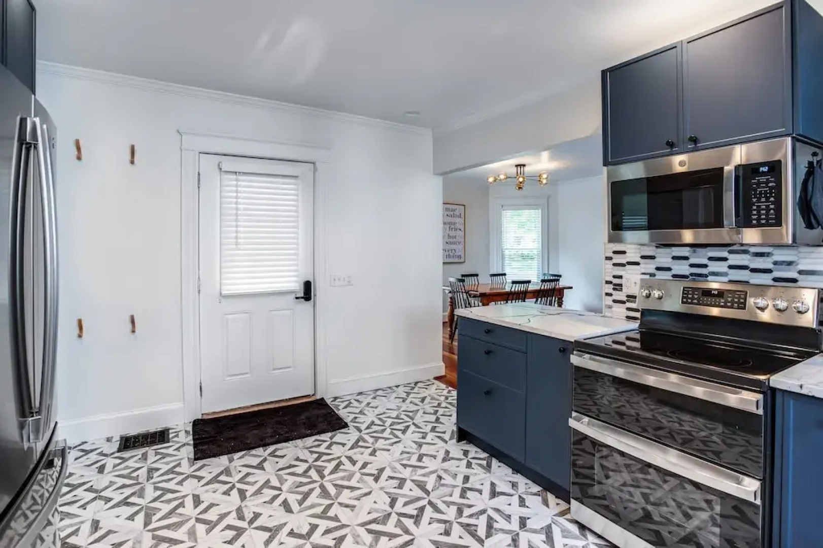 Sunnyside Cottage 3 Bedroom Home by RedAwning