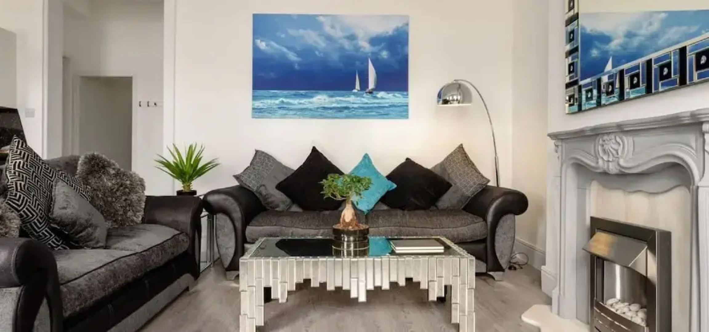 Sandybanks - Stylish apartment on Torquay promenade