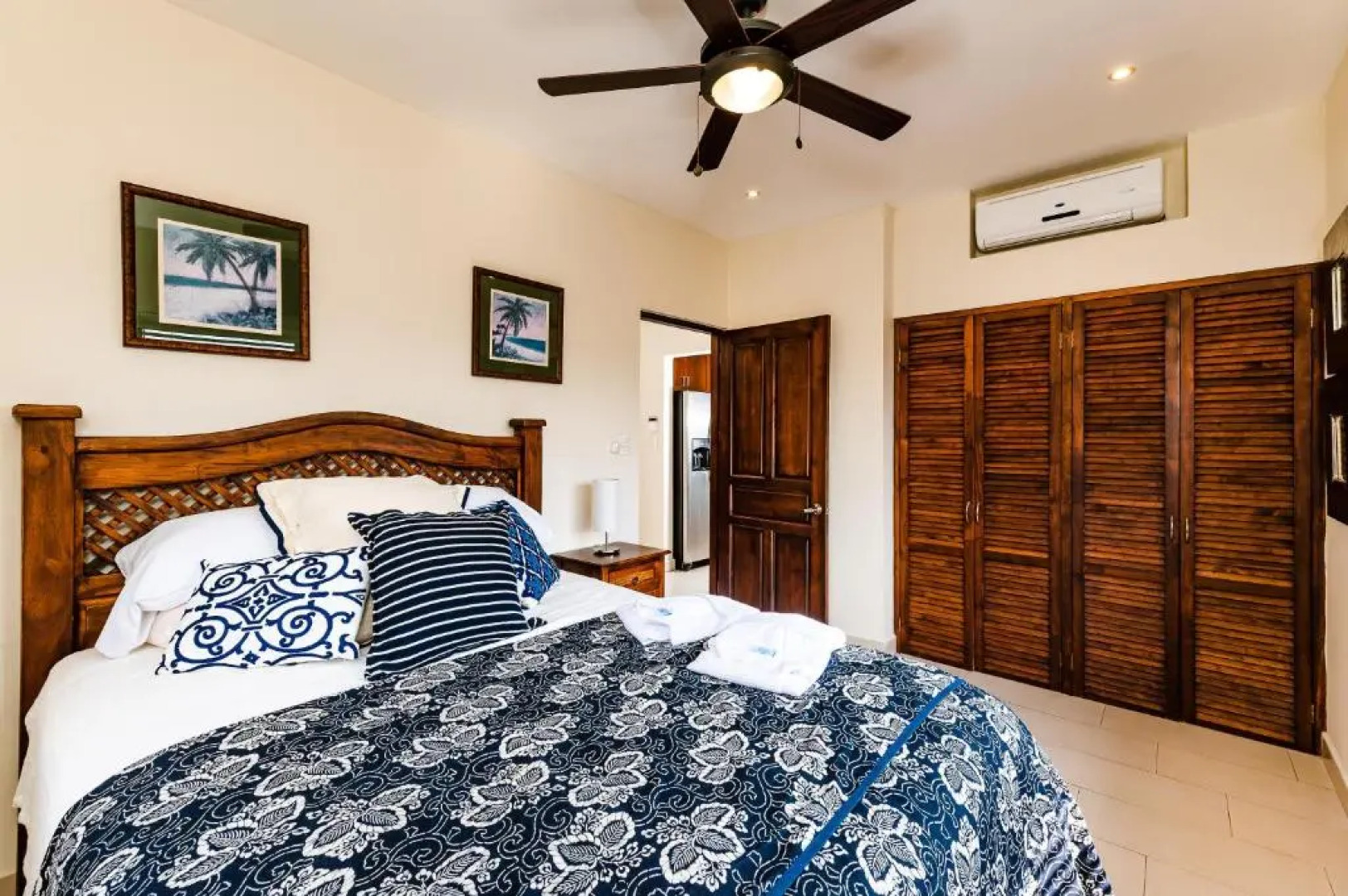 Flamingo Marina Resort 523, Flamingo 2-Bedroom Beachfront Condo with Pool