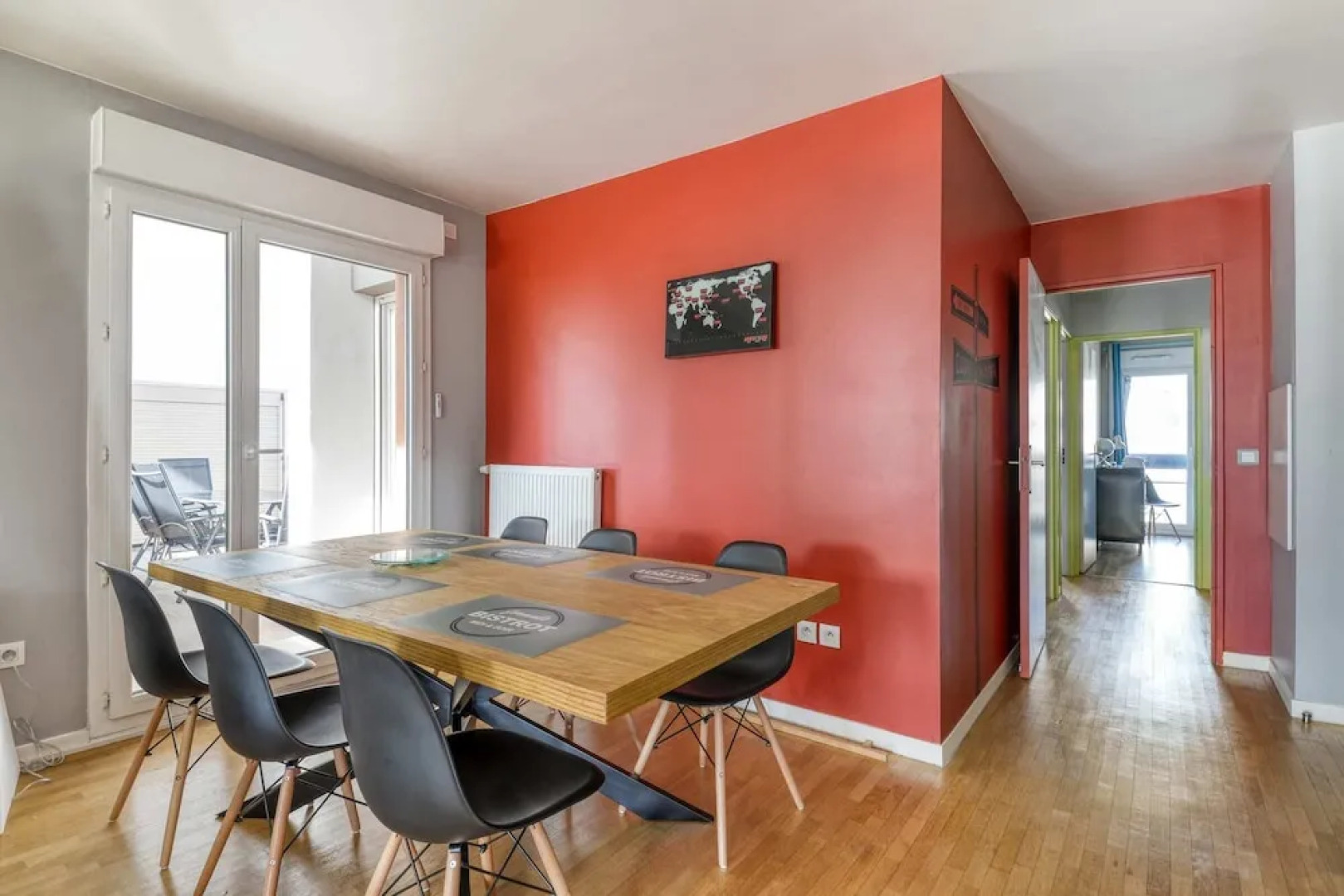 Spacious Apartment With Stunning View of Paris la Défense Fits up to 8