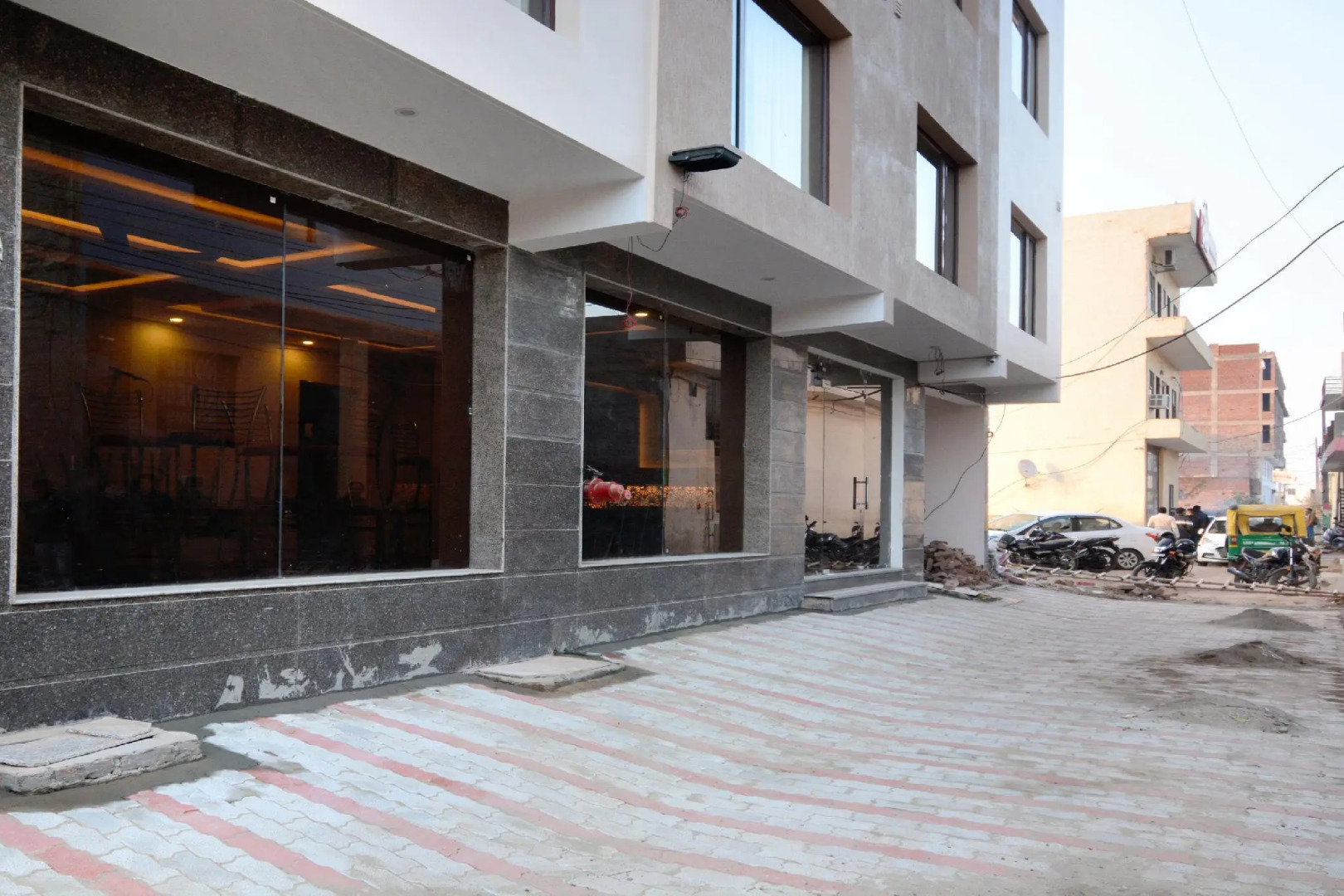 OYO 27061 Hotel Magnum