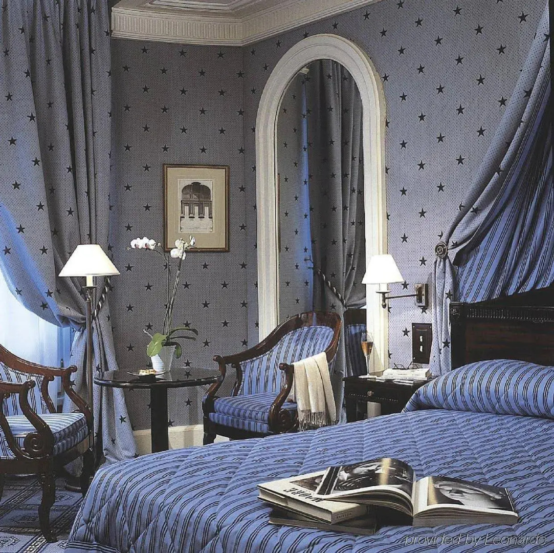 Le Dokhan’s Paris Arc de Triomphe, a Tribute Portfolio Hotel