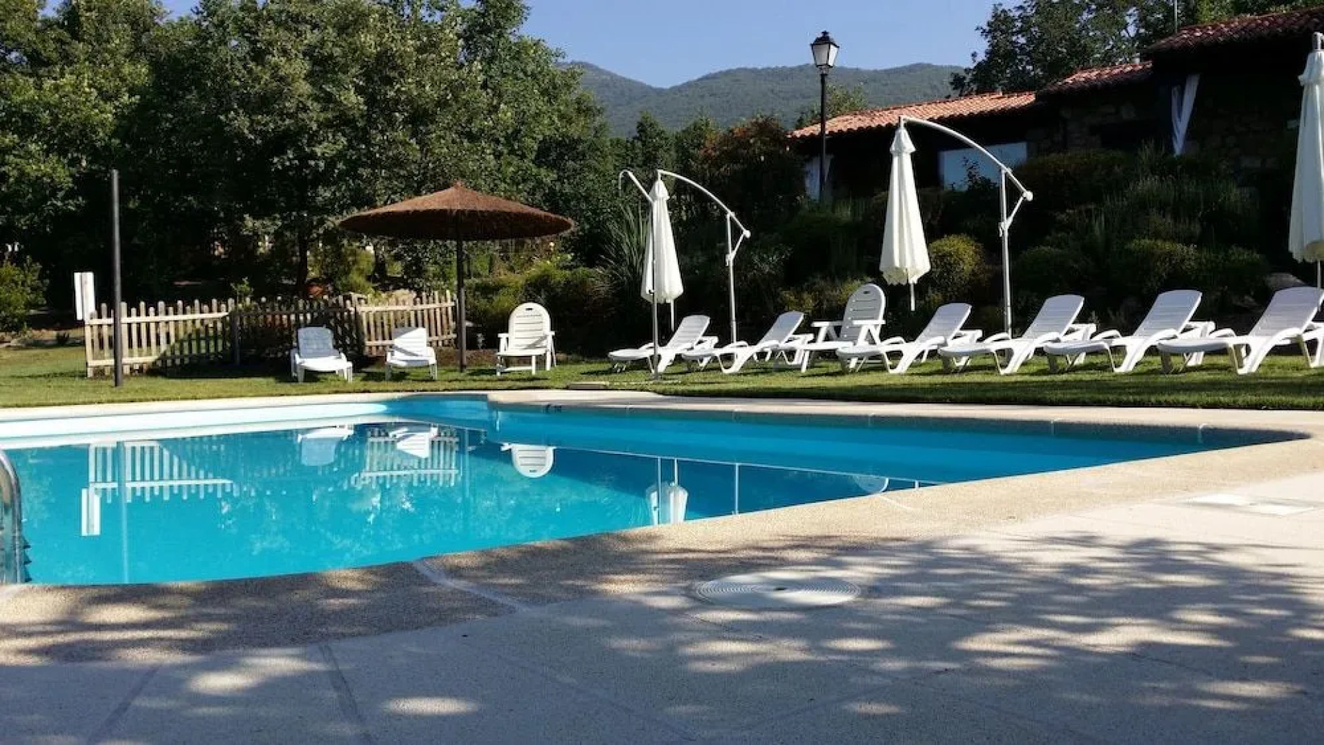 Apartamentos El Roble