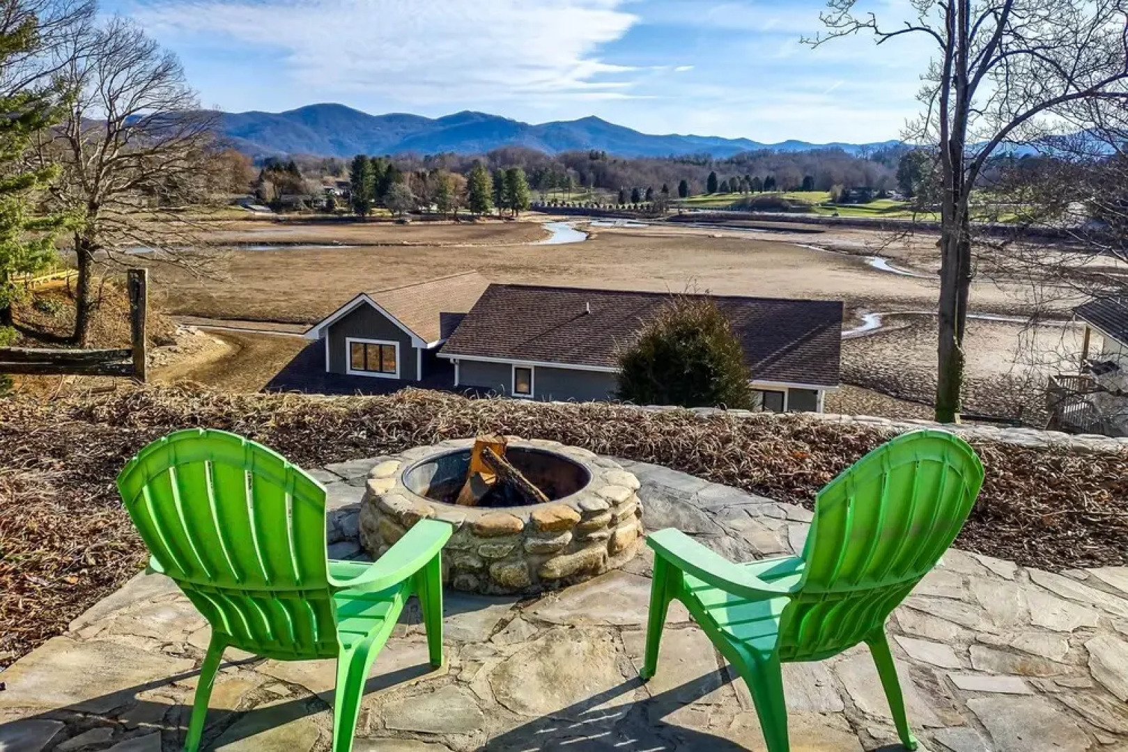 Studio W/patio Access + View on Lake Junaluska!