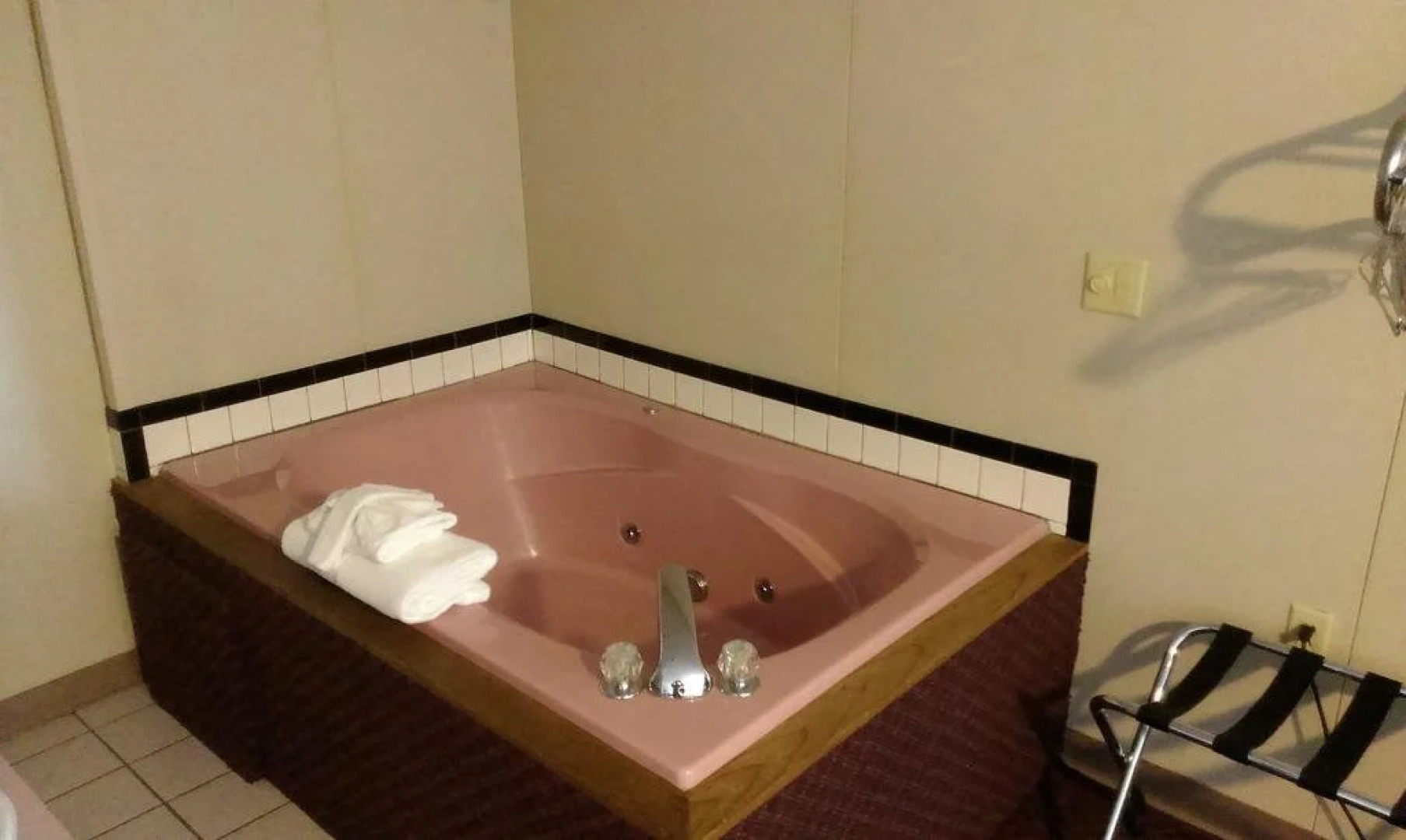 Candlewick Inn And Suites